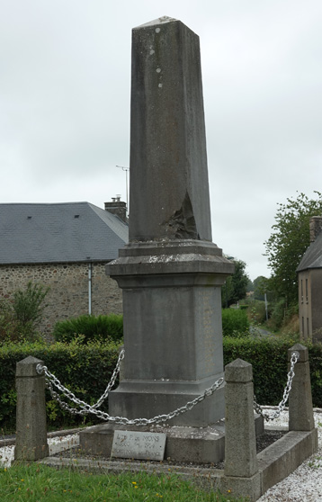 Monument au mort du cimetière de Savigny