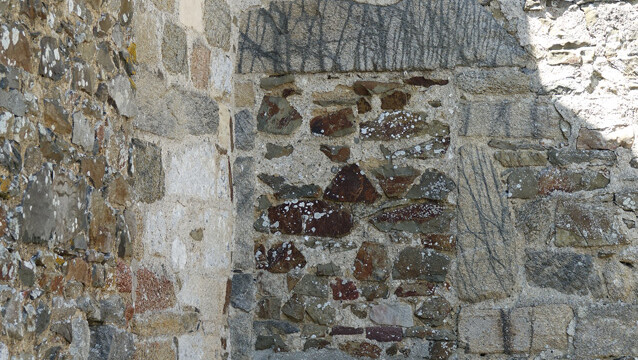 Une porte mystérieuse