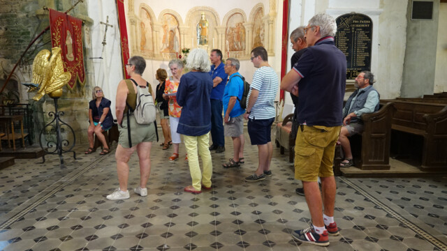 Une station consacrée à la chapelle Saint Barbe, inaugurée en 1515, avant de se tourner vers l'abside romane et les peintures illustrant la vie de la sainte.
